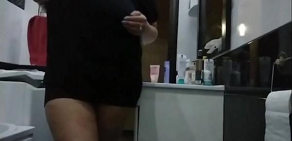  Chating on cam in sexy bra the go toilet for masturbation